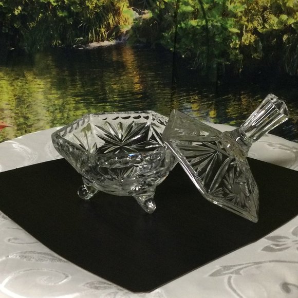 Lead Crystal 3 Footed Candy Dish With Lid Pinwheel Pattern. - Picture 2 of 3